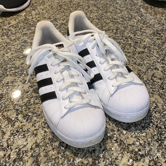 Adidas Women’s Superstar Sneakers in size 9 - Picture 1 of 13